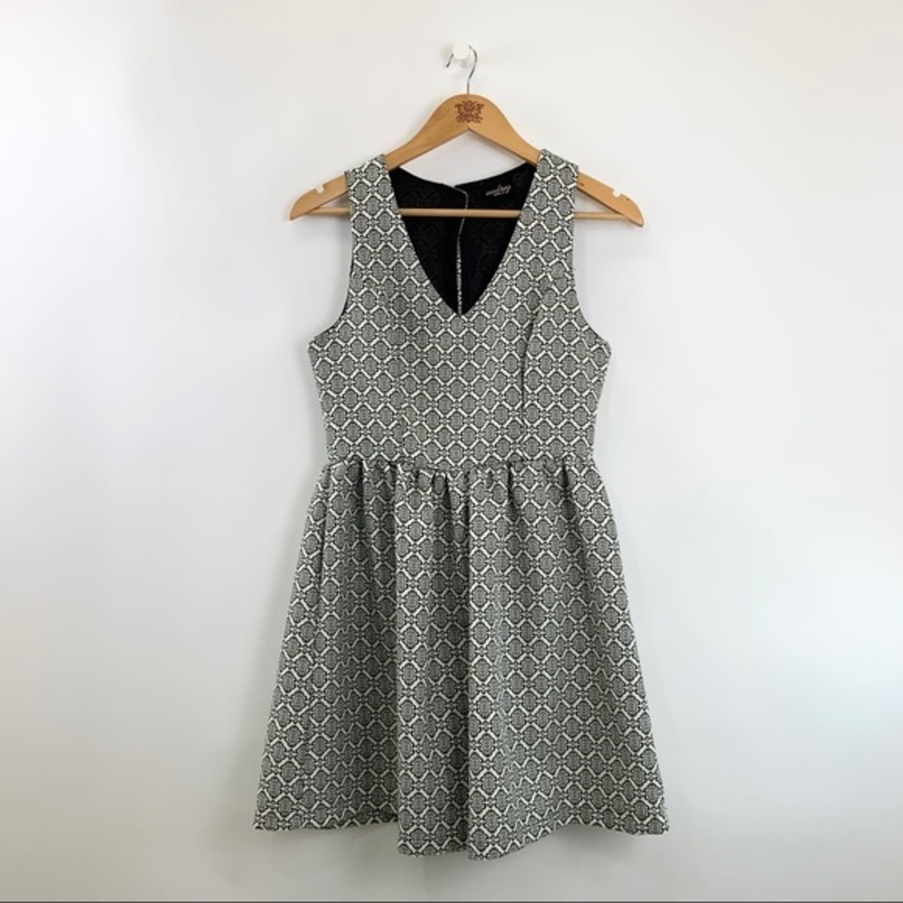 Audrey 3 + 1 Jacquard Dress - Picture 2 of 13